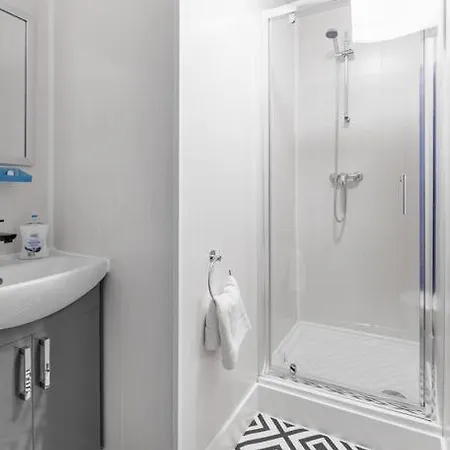 Centre 8 With Kitchenette, Free Wifi And Smart Tv By Yoko 아파트 미들즈브러